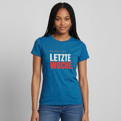 "Deadline: letzte Woche." Motiv-T-Shirt für Frauen, Farbe Antikblaues Saphir meliert