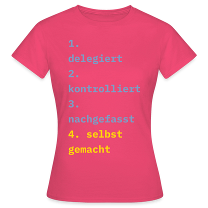 Delegiert. Kontrolliert. Nachgefasst. Selbst gemacht. Motiv-T-Shirt für Frauen, Farbe Azalea