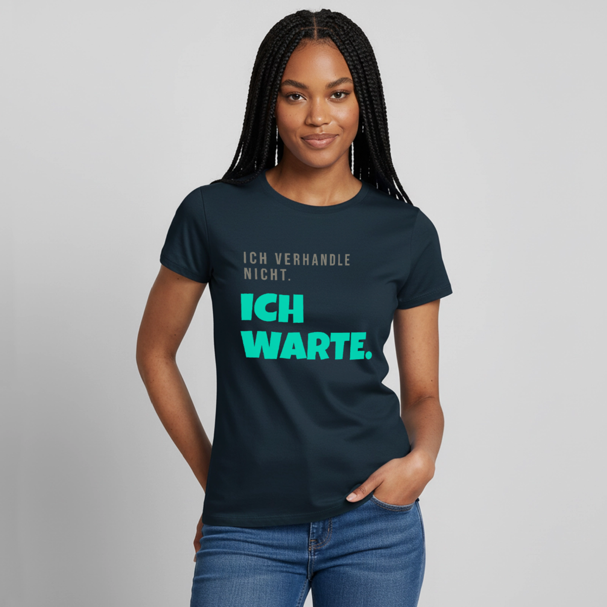 "Ich verhandle nicht. Ich warte." Motiv-T-Shirt für Frauen, Farbe Navy