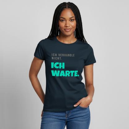 "Ich verhandle nicht. Ich warte." Motiv-T-Shirt für Frauen, Farbe Navy
