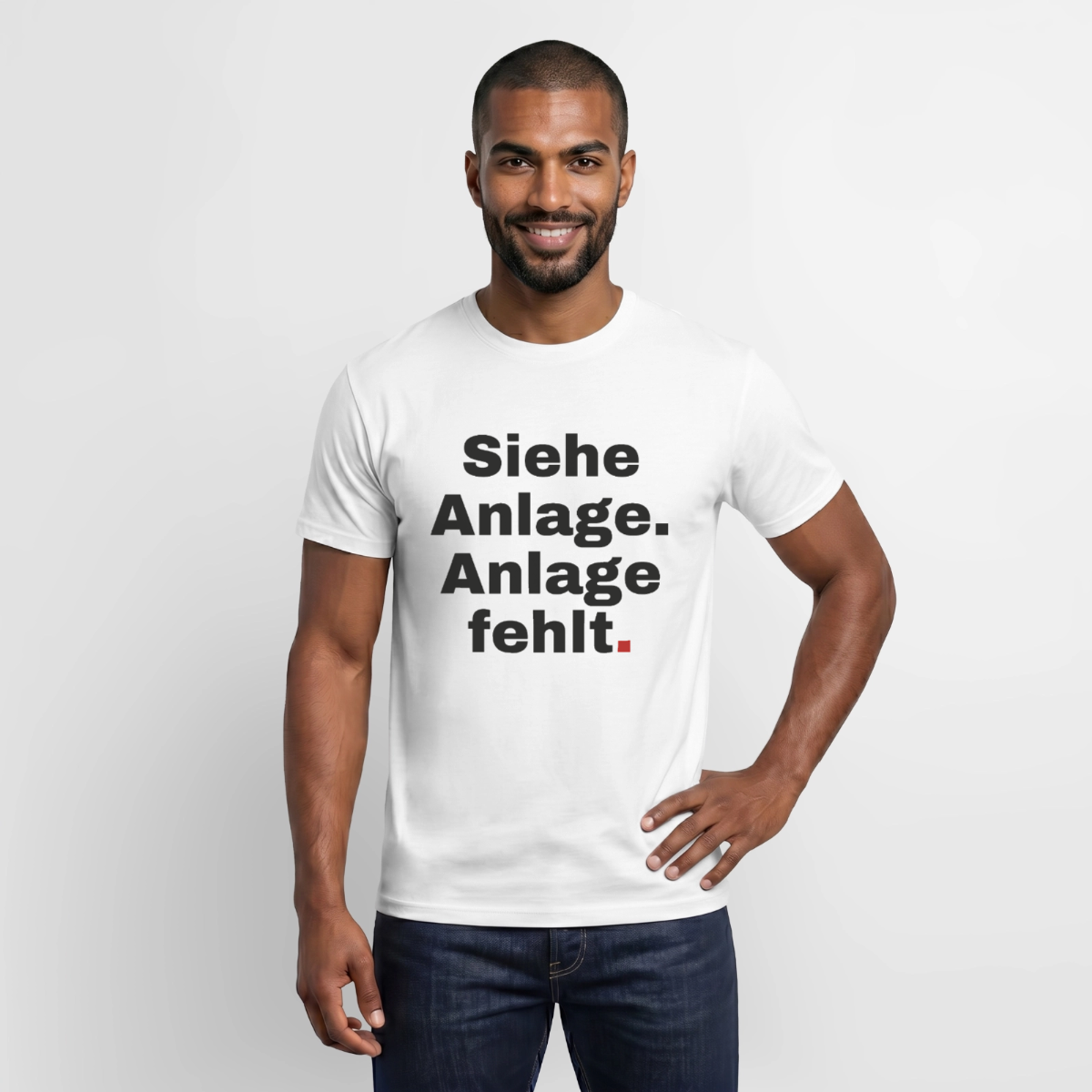 "Siehe Anlage. Anlage fehlt." Motiv-T-Shirt für Männer, Farbe Weiß