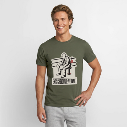 "Entscheidung: vertagt. Boxplakat-Motiv" Motiv-T-Shirt für Männer, Farbe Militärgrün