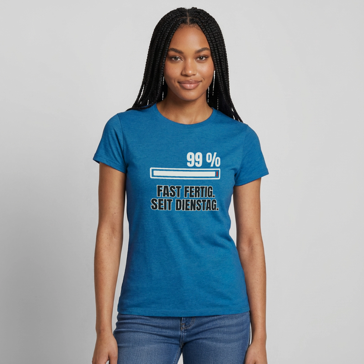 "99 % fast fertig. Seit Dienstag." Motiv-T-Shirt für Frauen, Farbe Antikblaues Saphir meliert