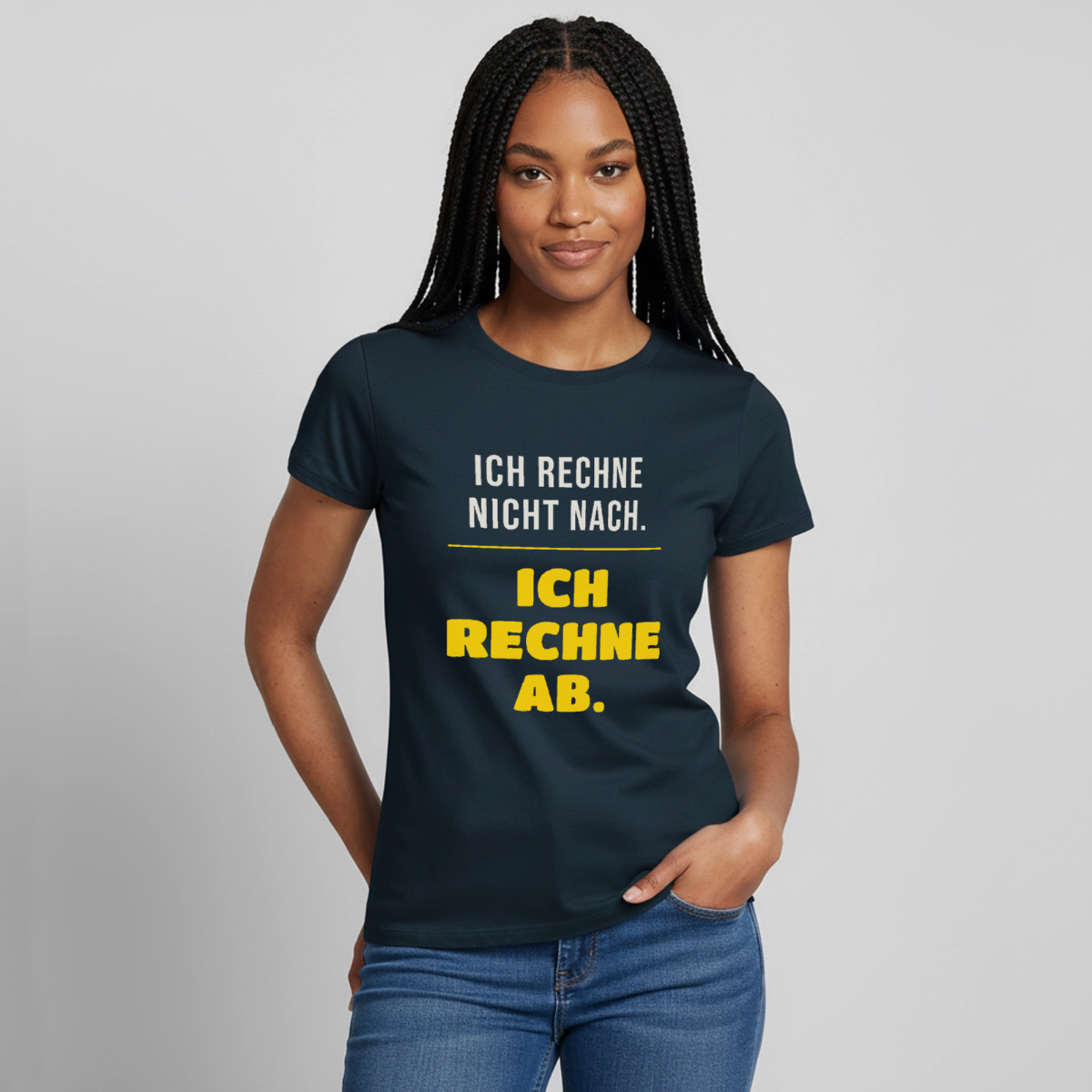"Ich rechne nicht nach. Ich rechne ab." Motiv-T-Shirt für Frauen, Farbe Navy