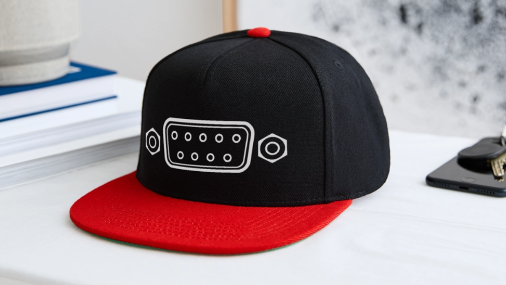 DB-9 RS-232 Retro Snapback Cap - Schwarz/Rot