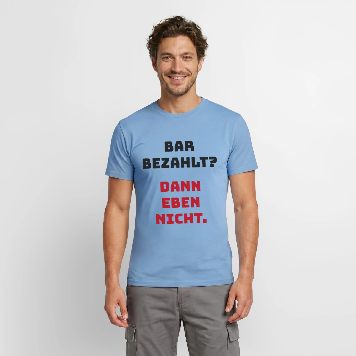 Bar bezahlt? Dann eben nicht. Motiv-T-Shirt für Männer, Farbe Carolina Blue, Model