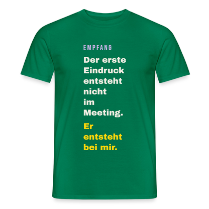Der erste Eindruck entsteht nicht im Meeting. Er entsteht bei mir. Motiv-T-Shirt für Männer, Farbe Kelly Green