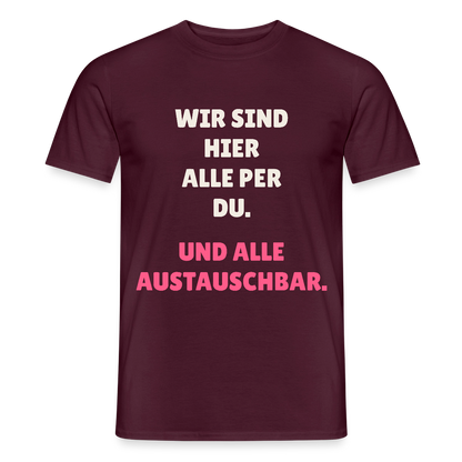 Wir sind hier alle per du. Und alle austauschbar. Motiv-T-Shirt für Männer, Farbe Ziegelrot