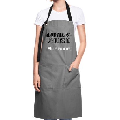 Kontrastschürze "Auftragsgrillerin" für Sie - personalisierbarer Name oder Text - Grau/Schwarz
