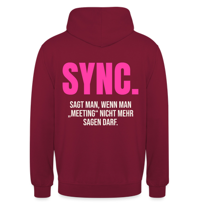 "Sync: sagt man, wenn man Meeting nicht mehr sagen darf." Motiv-Hoodie unisex, Farbe Bordeaux