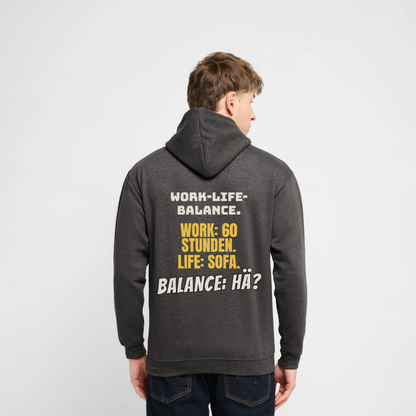 "Balance: hä?" Motiv-Hoodie unisex, Farbe Anthrazit, Model