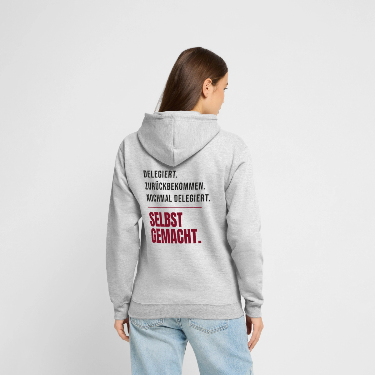 Delegiert. Zurückbekommen. Nochmal delegiert. Selbst gemacht. Motiv-Hoodie unisex, Farbe Hellgrau meliert, Model