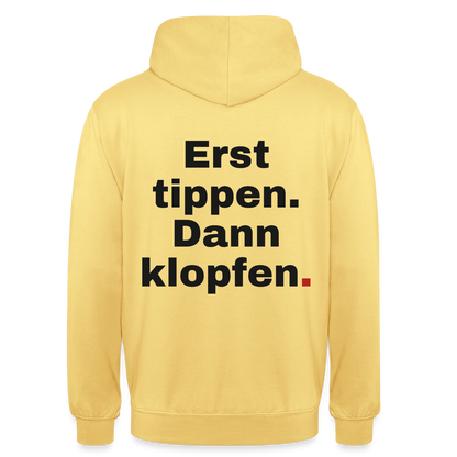 "Erst tippen. Dann klopfen." Motiv-Hoodie unisex, Farbe Zitronengelb