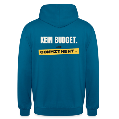 "Kein Budget. Aber Commitment." Motiv-Hoodie unisex, Farbe Tiefseeblau