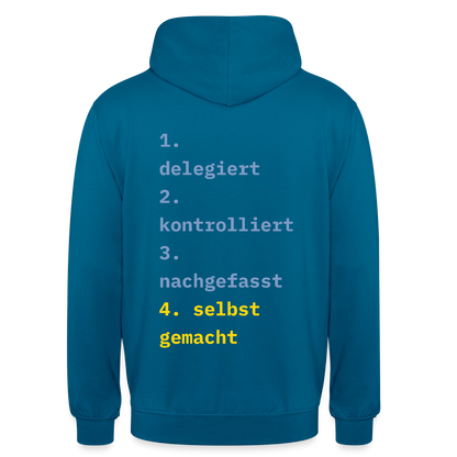 Delegiert. Kontrolliert. Nachgefasst. Selbst gemacht. Motiv-Hoodie unisex, Farbe Tiefseeblau