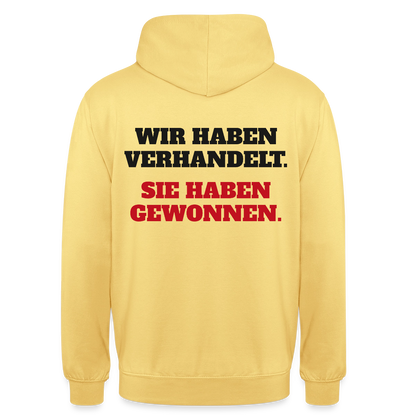"Wir haben verhandelt. Sie haben gewonnen." Motiv-Hoodie unisex, Farbe Zitronengelb