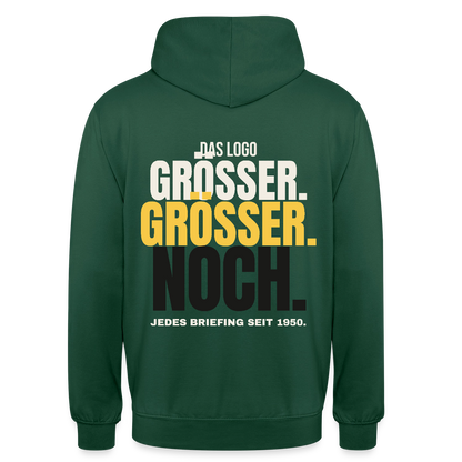 Das Logo größer. Größer. Noch. Jedes Briefing seit 1950. Motiv-Hoodie unisex, Farbe Flaschengrün