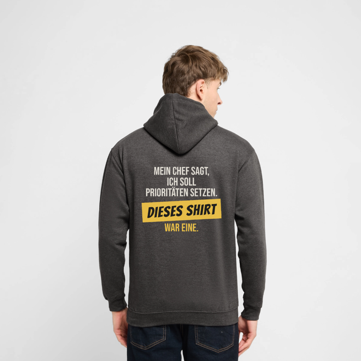 "Ich soll Prioritäten setzen. Dieses Shirt war eine." Motiv-Hoodie unisex, Farbe Anthrazit, Model