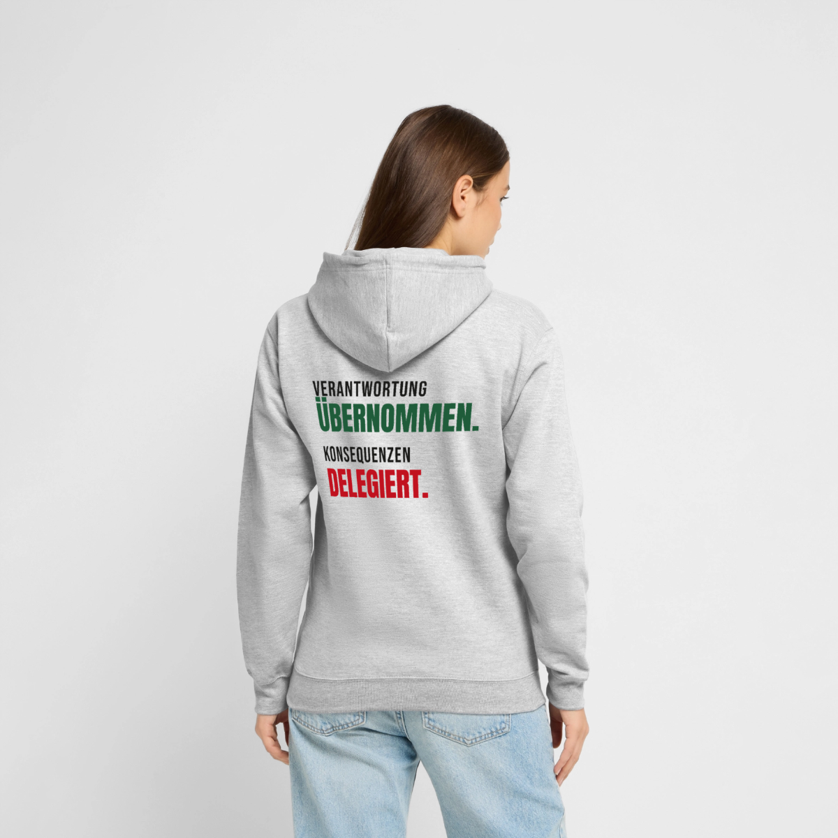 Verantwortung übernommen. Konsequenzen delegiert. Motiv-Hoodie unisex, Farbe Hellgrau meliert, Model