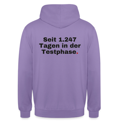 "Seit 1.247 Tagen in der Testphase." Motiv-Hoodie unisex, Farbe Lavendel