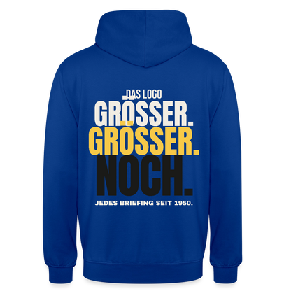 Das Logo größer. Größer. Noch. Jedes Briefing seit 1950. Motiv-Hoodie unisex, Farbe Royalblau