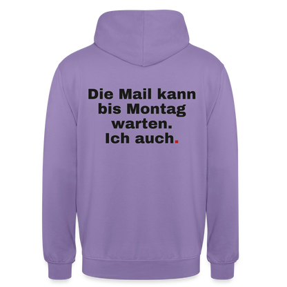 "Die Mail kann bis Montag warten. Ich auch." Motiv-Hoodie unisex, Farbe Lavendel