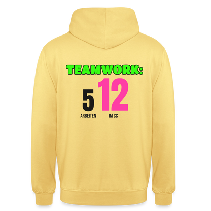 "Teamwork: 5 arbeiten, 12 im CC" Motiv-Hoodie unisex, Farbe Zitronengelb