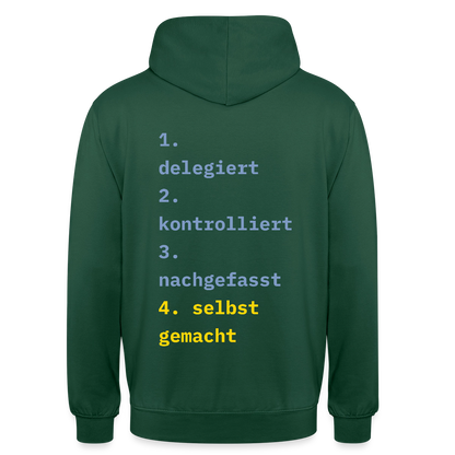 Delegiert. Kontrolliert. Nachgefasst. Selbst gemacht. Motiv-Hoodie unisex, Farbe Flaschengrün