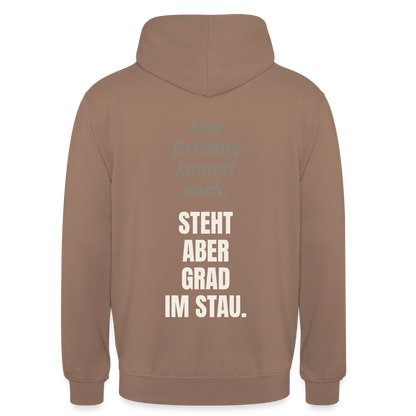 Das Briefing kommt noch. Steht aber grad im Stau. Motiv-Hoodie unisex, Farbe Mokka
