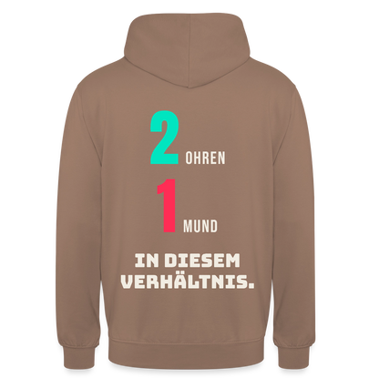 2 Ohren. 1 Mund. In diesem Verhältnis. Motiv-Hoodie unisex, Farbe Mokka