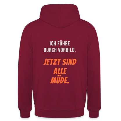 Ich führe durch Vorbild. Jetzt sind alle müde. Motiv-Hoodie unisex, Farbe Bordeaux