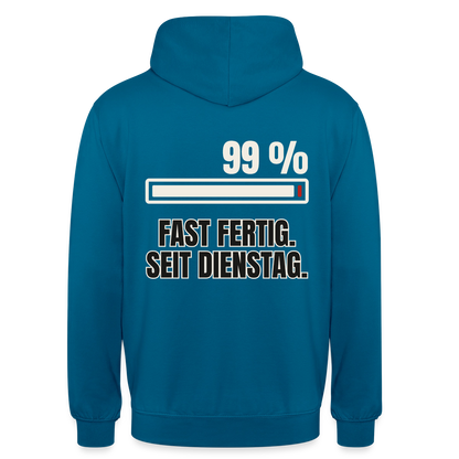"99 % fast fertig. Seit Dienstag." Motiv-Hoodie unisex, Farbe Tiefseeblau