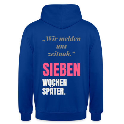 Wir melden uns zeitnah. Sieben Wochen später. Motiv-Hoodie unisex, Farbe Royalblau