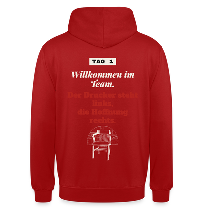Willkommen im Team. Der Drucker steht links, die Hoffnung rechts. Motiv-Hoodie unisex, Farbe Rot