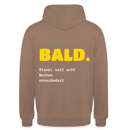 "Lieferzeit: bald. Stand: seit acht Wochen unverändert." Motiv-Hoodie unisex, Farbe Mokka