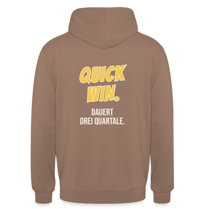Quick Win. Dauert drei Quartale. Motiv-Hoodie unisex, Farbe Mokka