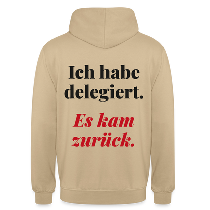 "Ich habe delegiert. Es kam zurück." Motiv-Hoodie unisex, Farbe Beige