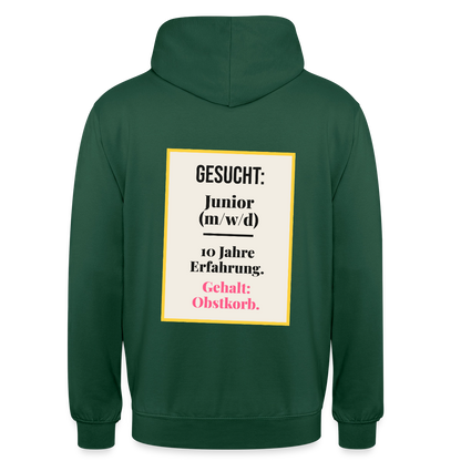 Gesucht: Junior. 10 Jahre Erfahrung. Gehalt: Obstkorb. Motiv-Hoodie unisex, Farbe Flaschengrün