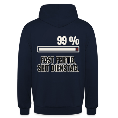"99 % fast fertig. Seit Dienstag." Motiv-Hoodie unisex, Farbe Navy