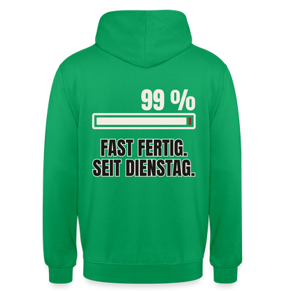"99 % fast fertig. Seit Dienstag." Motiv-Hoodie unisex, Farbe Kelly Green