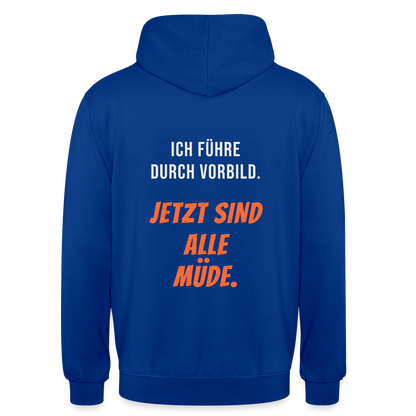 Ich führe durch Vorbild. Jetzt sind alle müde. Motiv-Hoodie unisex, Farbe Royalblau