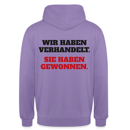 "Wir haben verhandelt. Sie haben gewonnen." Motiv-Hoodie unisex, Farbe Lavendel