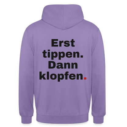"Erst tippen. Dann klopfen." Motiv-Hoodie unisex, Farbe Lavendel