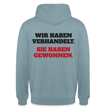 "Wir haben verhandelt. Sie haben gewonnen." Motiv-Hoodie unisex, Farbe Nebelblau
