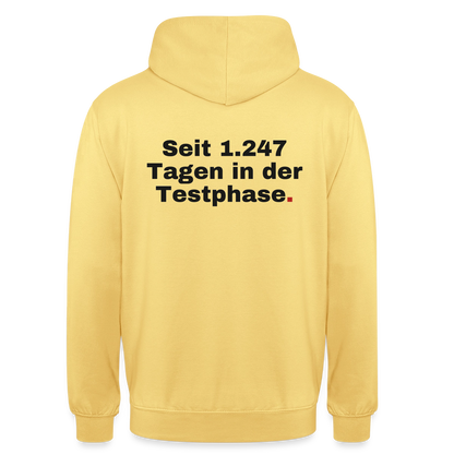 "Seit 1.247 Tagen in der Testphase." Motiv-Hoodie unisex, Farbe Zitronengelb