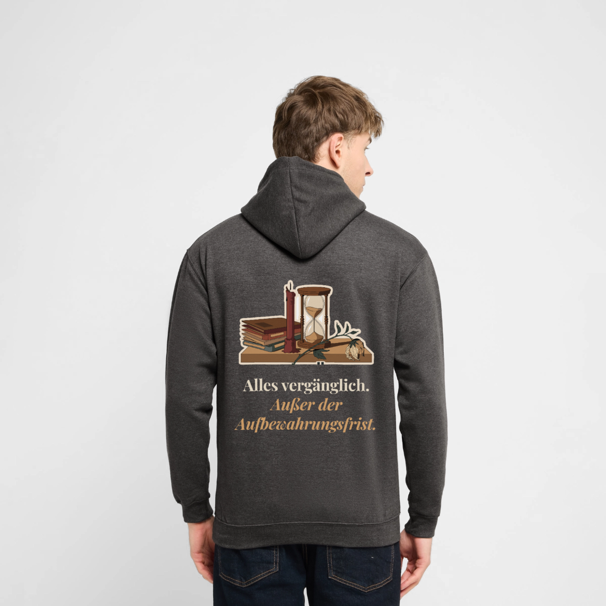 "Alles vergänglich. Außer der Aufbewahrungsfrist." Motiv-Hoodie unisex, Farbe Anthrazit, Model