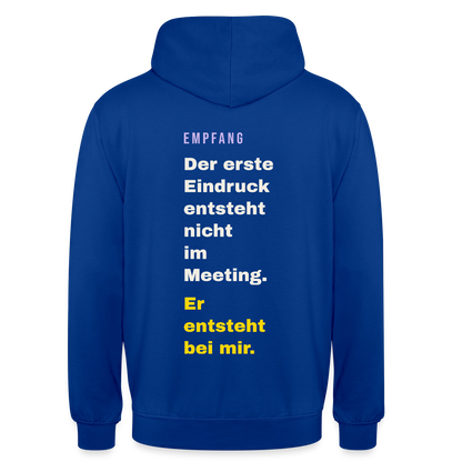 Der erste Eindruck entsteht nicht im Meeting. Er entsteht bei mir. Motiv-Hoodie unisex, Farbe Royalblau