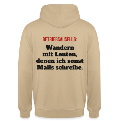 "Betriebsausflug: Wandern mit Leuten, denen ich sonst Mails schreibe." Motiv-Hoodie unisex, Farbe Beige