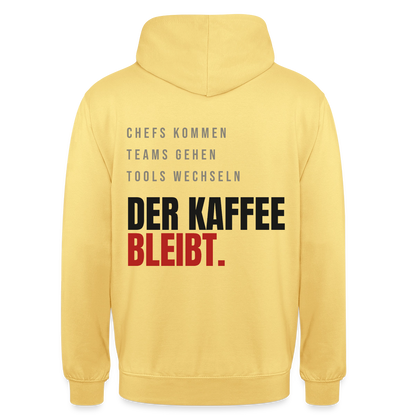 "Chefs kommen, Teams gehen, Tools wechseln. Der Kaffee bleibt." Motiv-Hoodie unisex, Farbe Zitronengelb