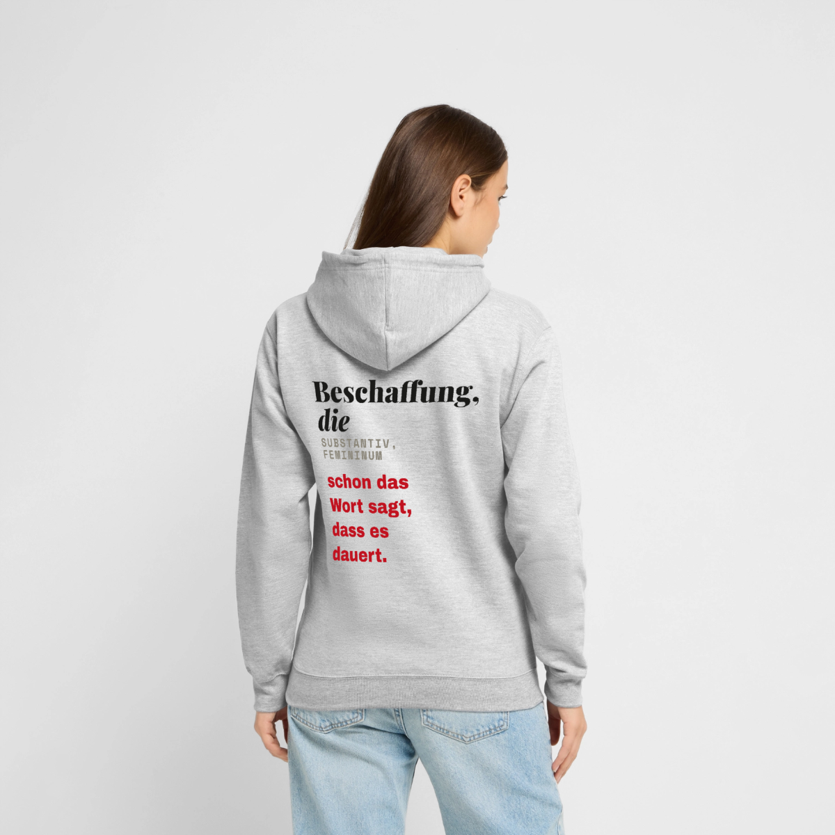 Beschaffung, die: schon das Wort sagt, dass es dauert. Motiv-Hoodie unisex, Farbe Hellgrau meliert, Model